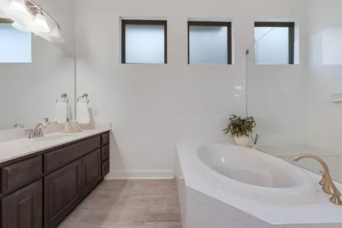 Bath - 12315 Simmental Dr, Austin, TX 78732 photo 1 of 5