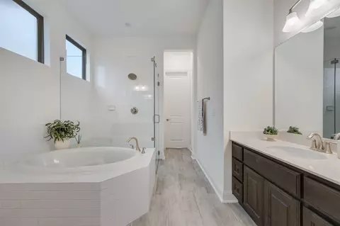Bath - 12315 Simmental Dr, Austin, TX 78732 photo 3 of 5
