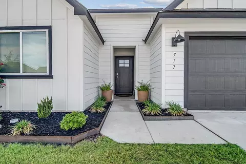 717 Tranquility Ln, Fredericksburg, TX 78624