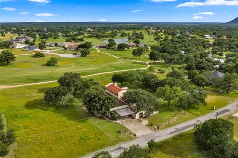 111 Woodlawn Dr, Kingsland, TX 78639