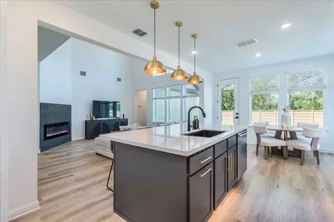 Kitchen - 288 Smithsonian Ln, Kyle, TX 78640 photo 4 of 4