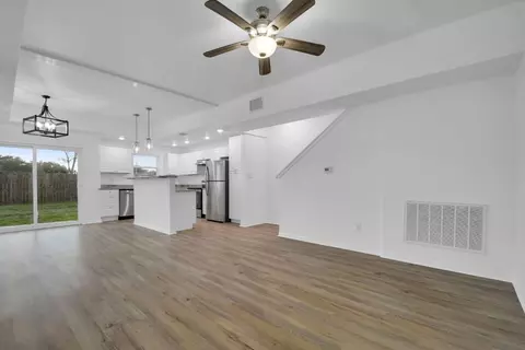Living - 1008 E Fannin St, Luling, TX 78648 photo 1 of 3