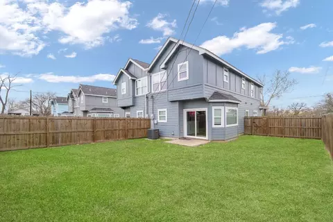 Other - 1008 E Fannin St, Luling, TX 78648 photo 1 of 5