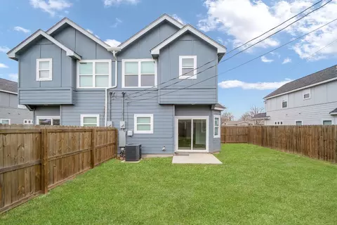Other - 1008 E Fannin St, Luling, TX 78648 photo 2 of 5