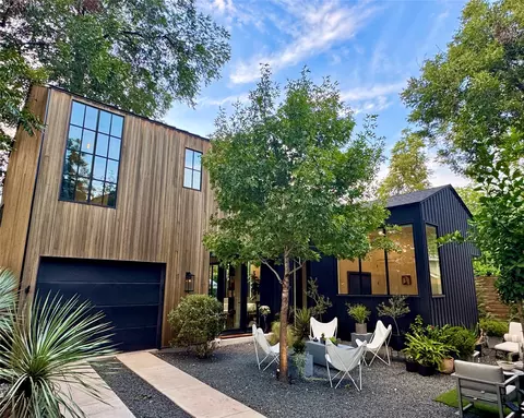 2212 S 2nd St #2, Austin, TX 78704