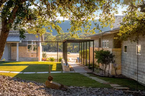 415 Frio Canon Trl, Leakey, TX 78873