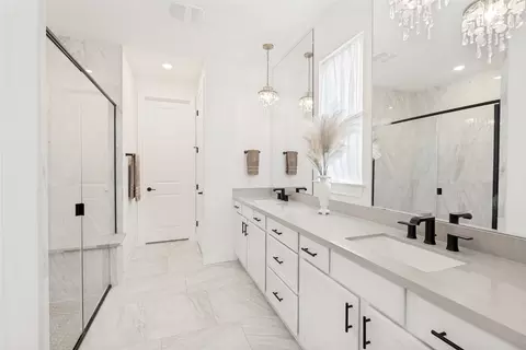 Bath - 409 Gridiron Cv, Leander, TX 78641 photo 1 of 2