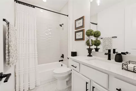 Bath - 409 Gridiron Cv, Leander, TX 78641 photo 2 of 2