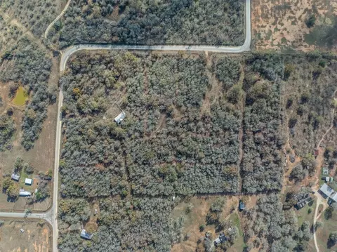 840 Bugtussle Ln, Luling, TX 78648 photo 10