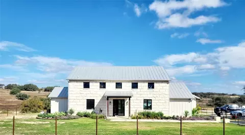 621 Stanton Rd, Johnson City, TX 78636