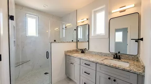 Bath - 2818 E 22nd St #2, Austin, TX 78722 photo 1 of 3