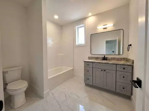 Bath - 2818 E 22nd St #2, Austin, TX 78722 photo 3 of 3