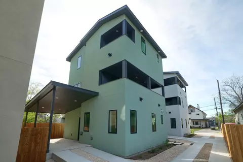 Exterior - 2818 E 22nd St #2, Austin, TX 78722 photo 2 of 4