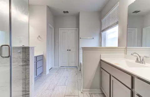 Bath - 774 Cherrystone Loop, Buda, TX 78610 photo 3 of 6
