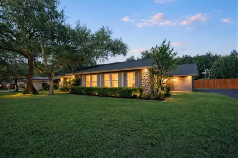 9105 Balcones Club Dr, Austin, TX 78750