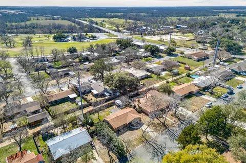 View/Area - 133 Hillcrest Dr, Luling, TX 78648 photo 3 of 6