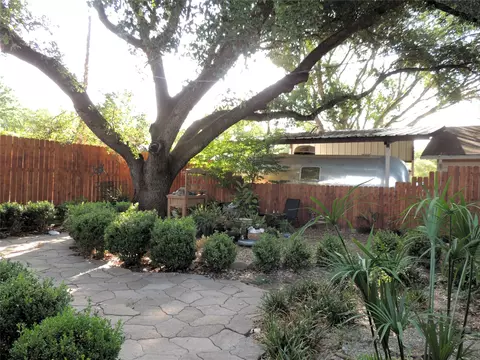 Exterior - 133 Hillcrest Dr, Luling, TX 78648 photo 6 of 11