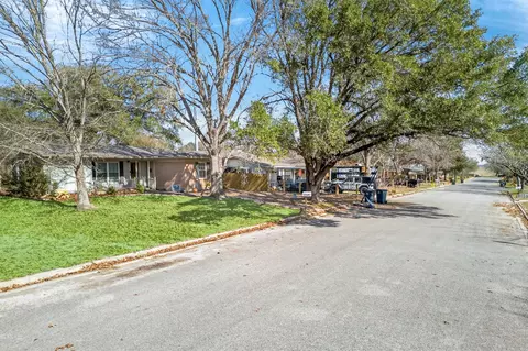 View/Area - 133 Hillcrest Dr, Luling, TX 78648 photo 6 of 6