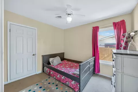 Bedroom - 133 Hillcrest Dr, Luling, TX 78648 photo 5 of 5