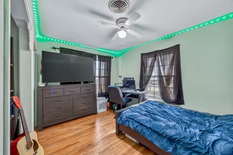 Bedroom - 133 Hillcrest Dr, Luling, TX 78648 photo 3 of 5
