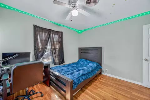 Bedroom - 133 Hillcrest Dr, Luling, TX 78648 photo 4 of 5