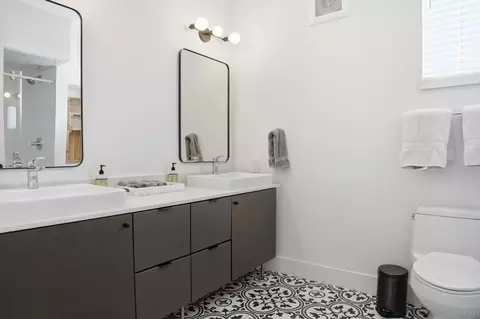 Bath - 2709 E 5th St #1306, Austin, TX 78702 photo 3 of 6