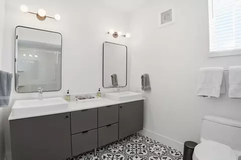 Bath - 2709 E 5th St #1306, Austin, TX 78702 photo 6 of 6