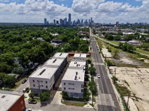 View/Area - 2709 E 5th St #1306, Austin, TX 78702 photo 2 of 6