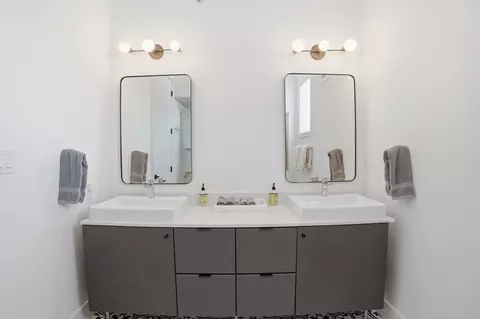 Bath - 2709 E 5th St #1306, Austin, TX 78702 photo 5 of 6