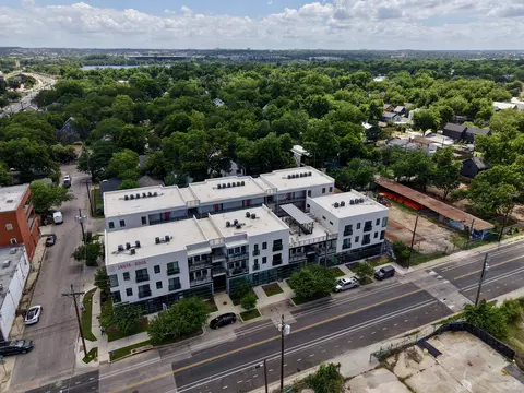 View/Area - 2709 E 5th St #1306, Austin, TX 78702 photo 3 of 6