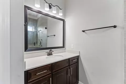 Bath - 106 Groesbeck Ln, Leander, TX 78641 photo 4 of 5