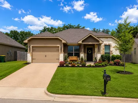 124 Flat Creek Dr, Waco, TX 76706