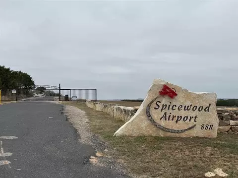 712 Coventry Rd, Spicewood, TX 78669