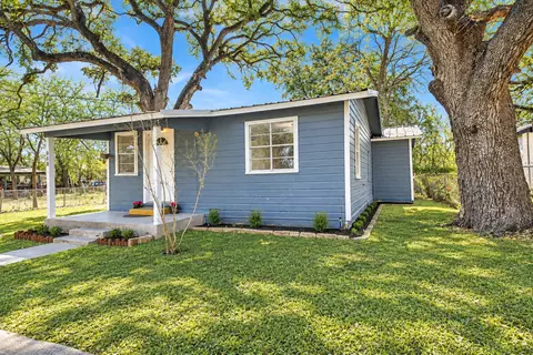 908 Tank St, Lockhart, TX 78644