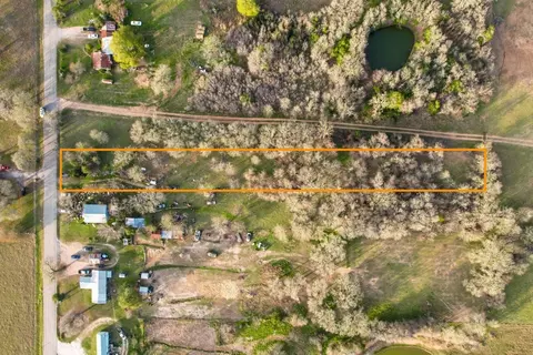 269 Old Lake Rd, Smithville, TX 78957