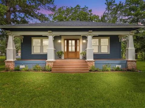 302 Hill St, Smithville, TX 78957