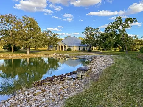 1036 Sherrill Ln, Lexington, TX 78947