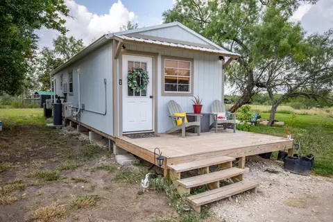 143 Harrison Rd, Beeville, TX 78102