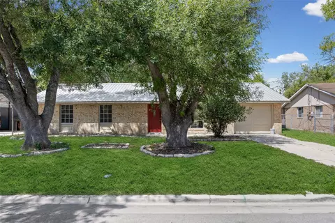 1401 Trinity St, Lockhart, TX 78644
