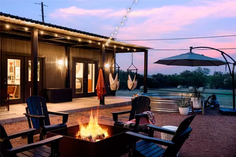 849 W Live Oak St, Fredericksburg, TX 78624