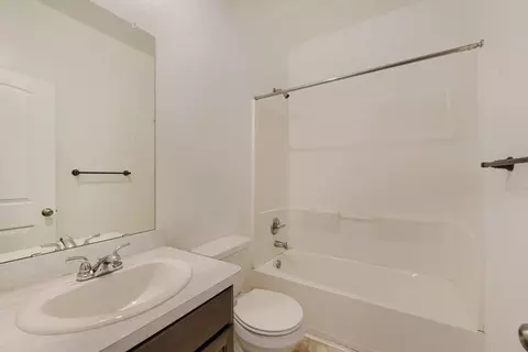 Bath - 13990 Katlin Rd, Conroe, TX 77306 photo 2 of 3