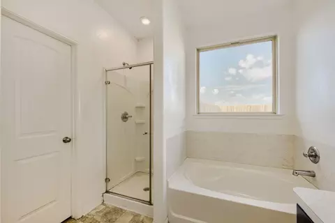 Bath - 13990 Katlin Rd, Conroe, TX 77306 photo 3 of 3