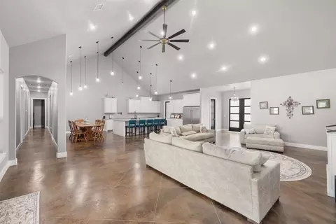 6021 N Fm 1915, Buckholts, TX 76518