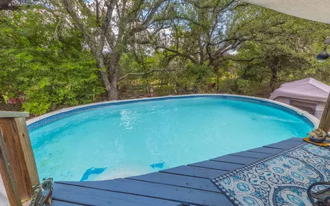 210 W Lakeshore Dr, Dripping Springs, TX 78620