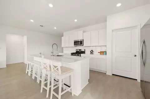 Kitchen - 1612 Devine Lake Bnd, Leander, TX 78641 photo 3 of 6