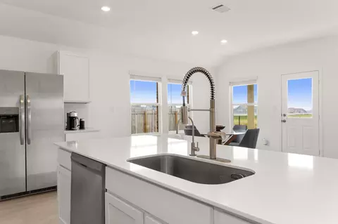 Kitchen - 1612 Devine Lake Bnd, Leander, TX 78641 photo 6 of 6