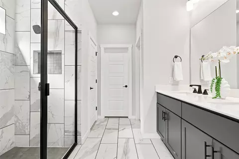 Bath - 336 Berkeley Pl, Georgetown, TX 78628 photo 1 of 3