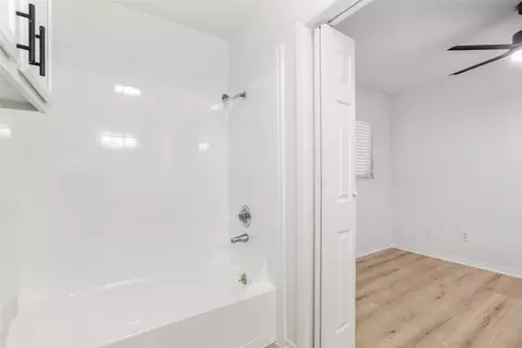 Bath - 923 E 41st St #101, Austin, TX 78751 photo 2 of 2