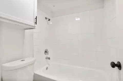 Bath - 923 E 41st St #101, Austin, TX 78751 photo 2 of 2