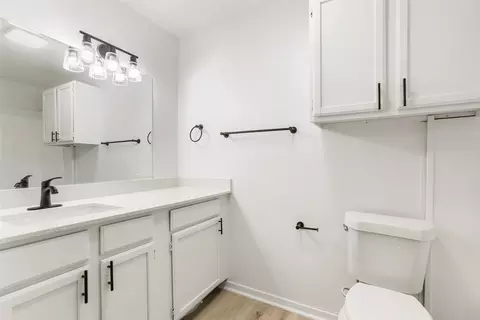 Bath - 923 E 41st St #101, Austin, TX 78751 photo 1 of 2